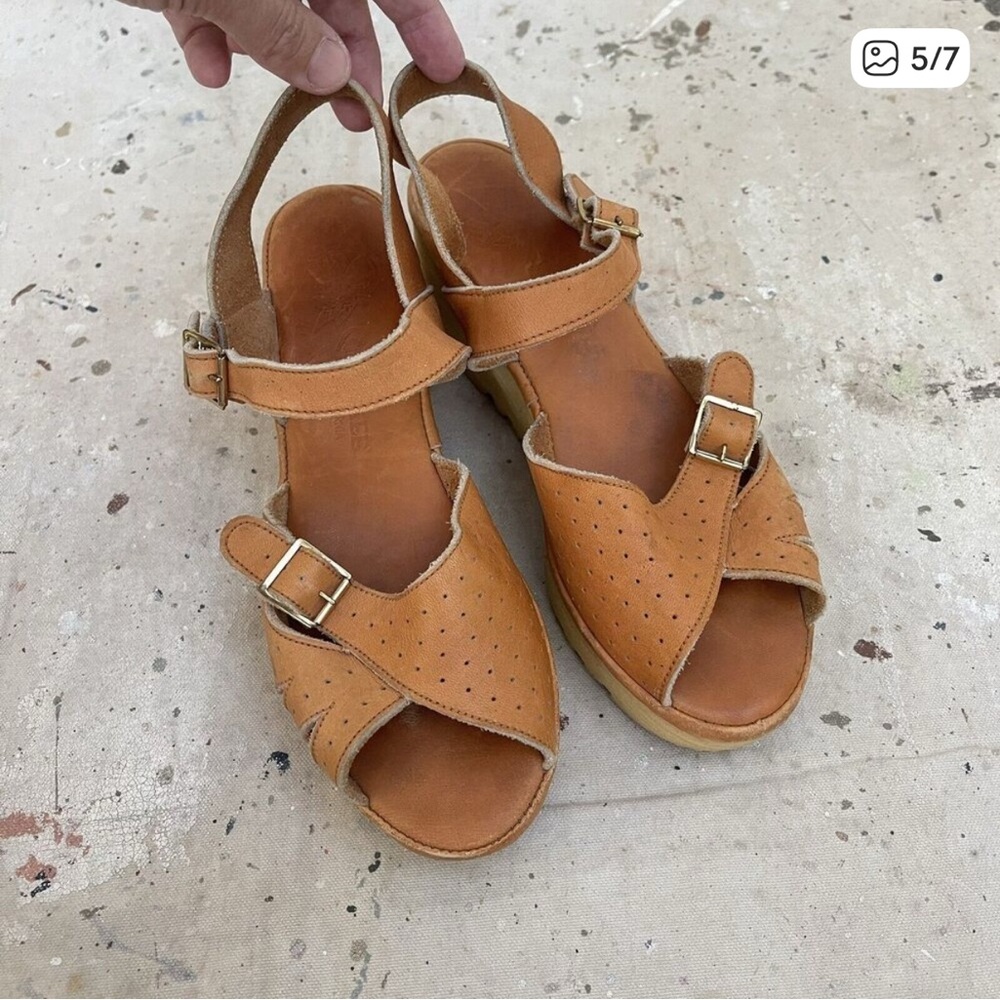 Vintage 70βs Cherokee Tan Leather Wedge Heel Platform Sandals Size 7 - Picture 4 of 6